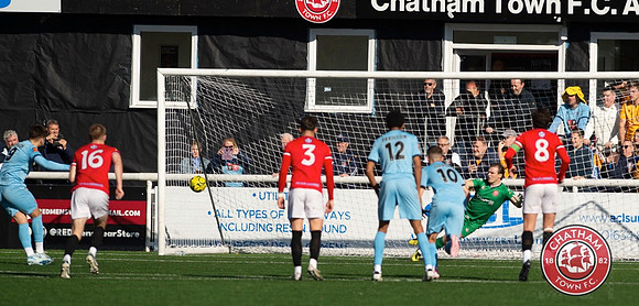 Chatham_0-3_Slough_089