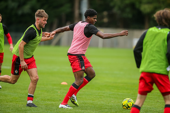 ISE_EastGrinstead_0-6_AShfordUnited_054