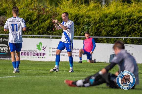 Bearsted_(2)_5-2_(0)_HollandsAndBlair_077