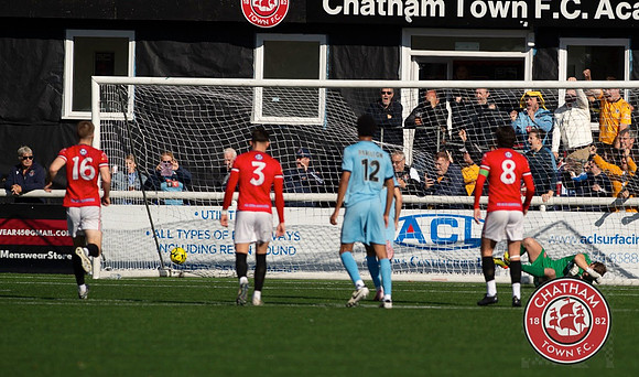 Chatham_0-3_Slough_093
